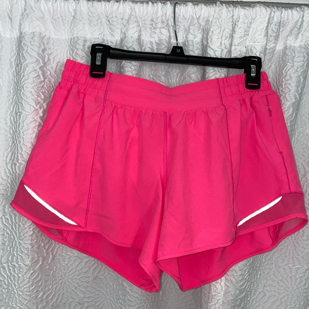 NWOT Highlight Pink Lululemon Hotty Hot 4 inch